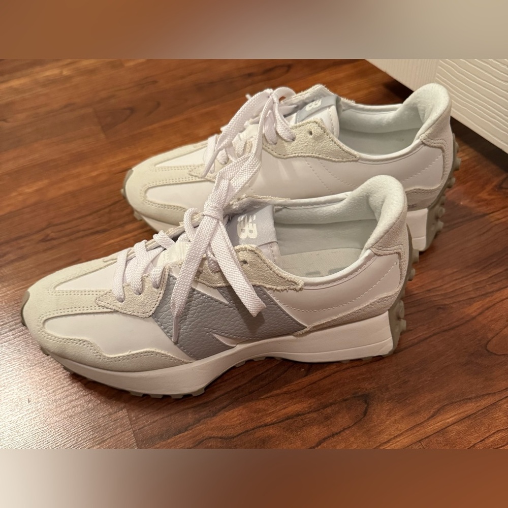 New Balance 327